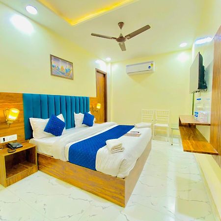 Hotel Holiday First 300 Meter From Golden Temple Амритсар Экстерьер фото