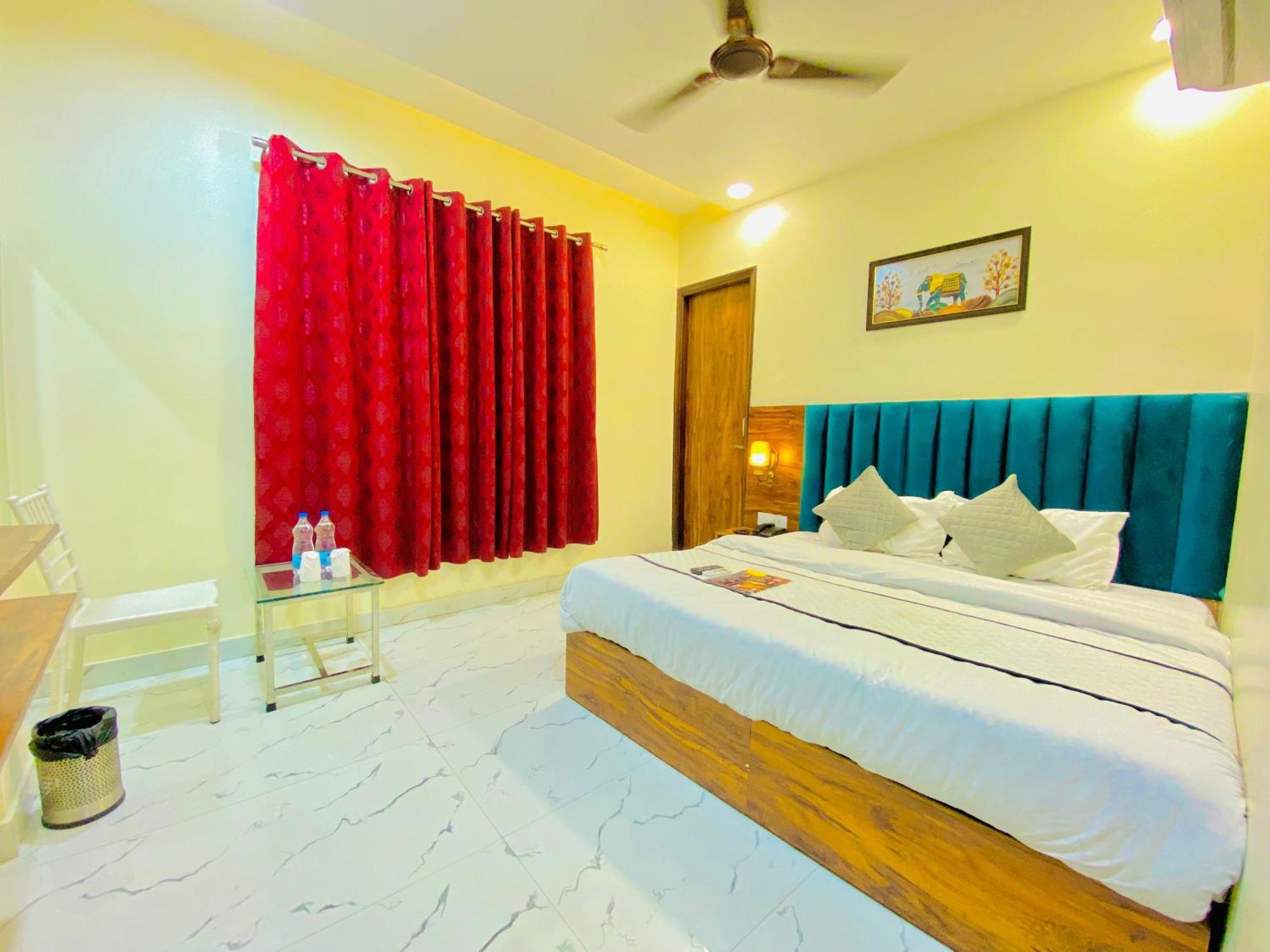 Hotel Holiday First 300 Meter From Golden Temple Амритсар Экстерьер фото